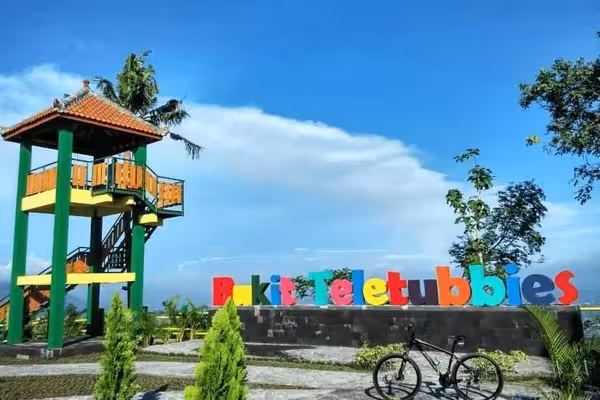 Bukit Teletubbies Prambanan Yogyakarta Bukit Teletubbies Prambanan Yogyakarta